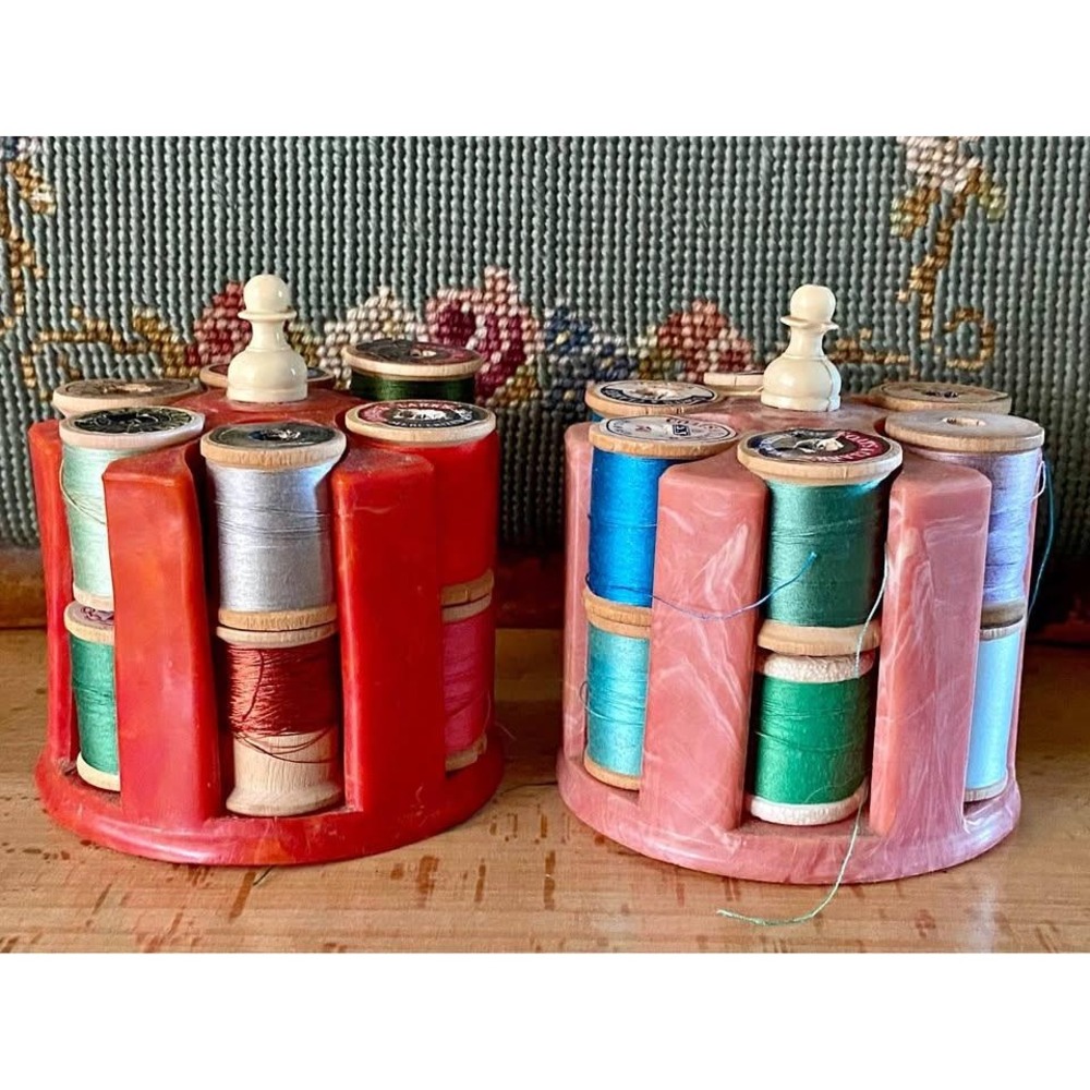 Vintage Marbled Bakelite Thread Caddy Carousel Red Pink Wooden Spools Set of 2 - Picture 4 of 4
